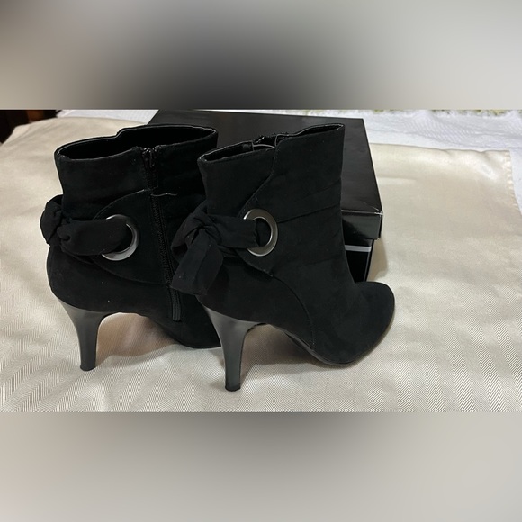 New Directions Ladies bootie black suede material 3.5 inch heel with bow. - Picture 6 of 10